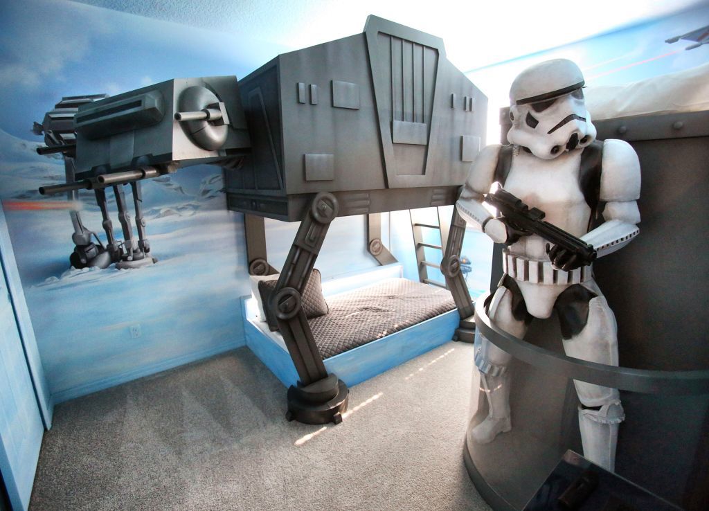 TRAVEL-UST-FLA-STARWARS-RENTALS-1-OS